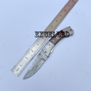 มีดพับคุณภาพสูง OEM ดามัสกัส พร้อมด้ามไม้และบอร์สเตอร์ดามัสกัส งานแฮนด์เมด สำหรับพกพา ใช้งานได้หลากหลาย เหมาะสำหรับการตั้งแคมป์ - Product Image 6