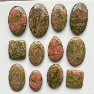 Pierre précieuse Unakite de qualité supérieure, formes variées ! Cabochon d'Unakite Naturel ! Pierre de cabochon en unakite pour la fabrication de bijoux en macramé, cadeau - Product Image 1