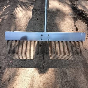 Cepillo para texturizar carreteras de hormigón utilizado para texturizar superficies, aumentar la resistencia al deslizamiento y en proyectos de construcción de autopistas. - Product Image 1