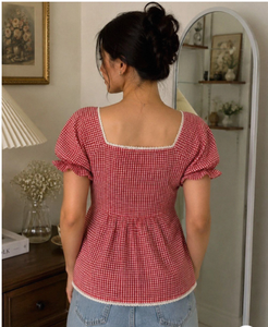 Top de algodón a cuadros para mujer con mangas cortas abullonadas, detalles de volantes y dobladillo acampanado para moda casual y uso diario. - Product Image 2