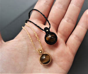 Collar con Colgante de Perla Delicada, Estilo Budista, Redondo, Color Pastel, Hecho a Mano con Macramé, Ajustable, Natural - Product Image 3