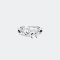 Bague Toi et Moi en diamant de laboratoire taille émeraude et taille brillant rond de 1,00 carat total en or blanc, jaune ou rose |   Bague élégante et minimaliste