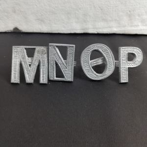 Anneau de serviette style vintage en aluminium, lettre Q R S T, pièce unique, boucle de serviette en métal alphabet pour la décoration de restaurants et boutiques - Product Image 5