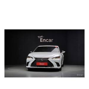 Lexus ES 2024 con Paquete de Diseño F-Sport, Volante a la Izquierda, Asientos de Cuero, Cámara Trasera, 49,133 km - Product Image 3