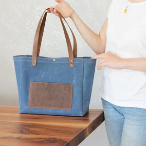 Sac fourre-tout en cuir et toile vintage grande capacité imperméable, sac à bandoulière pour voyage, travail, shopping, couleur unie, broderie durable - Product Image 1