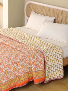 Edredón de Invierno Bohemio Estampado Hecho a Mano y Ecológico con Borde Naranja para Uso Doméstico, Cubrecama de Algodón, Creación Boho - Product Image 4
