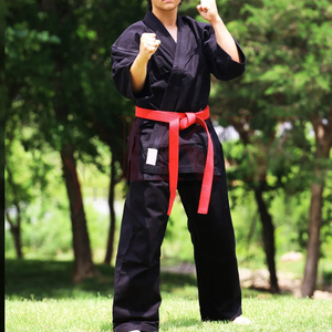 Ensemble complet d'uniformes de karaté en toile noire personnalisés pour jeunes, avec ceinture rouge vif, tenue d'entraînement professionnelle pour arts martiaux - Product Image 4