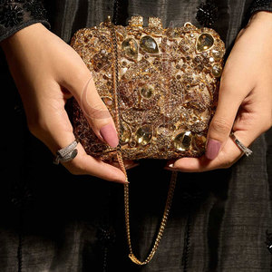 Bolsos de Mano Portátiles de Alta Calidad para Mujer, con Borla y Botón de Perlas - Hechos en Pakistán - Product Image 5