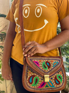 El yapımı keçi deri nakış çanta Vintage deri askılı çanta kadın çantaları 9*11" - Product Image 5