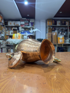 Jarra de agua de cobre hecha a mano con asa de latón: Decoración de cocina india - Product Image 3