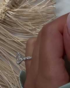 Bague de fiançailles ovale en diamant de laboratoire 4 carats, or massif 10K 14K 18K, avec accent marquise, bijoux de mariage pour femme, vente en gros personnalisée - Product Image 4