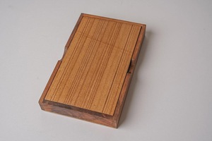 Juego de Dominó Doble Seis de Madera de Colores ILAHI, 28 Piezas, Ecológico, Tallado y Grabado, Diseño Antiguo, Caja Rectangular Alta de Madera - Product Image 3