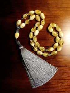 Perles de prière islamiques en pierre faites à la main (Tasbih/Dhikr) – Élégantes jaunes/dorées pour les prières quotidiennes – Cadeau religieux haut de gamme pour musulmans – Inde - Product Image 3