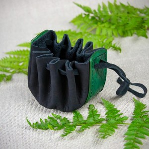 Bolsa Plegable de Cuero PU para Dados, Estuche de Almacenamiento para Juegos de Rol DND, Bandeja para Dados con Cordón y Botón, Portátil para Joyas, Monedas y Llaves - Product Image 4