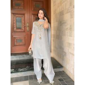 Aarohi Designer Mujer Gris Talla M Party Wear Top-Plazzo con Dupatta Conjunto Elegante - Product Image 5