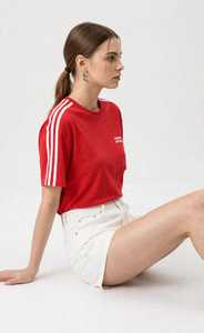 ONETEN APPAREL Camiseta deportiva roja de manga corta con cuello redondo y estampado de letras para mujer - Product Image 6