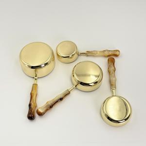 Tazas Medidoras de Acero Inoxidable Hechas a Mano con Mango de Resina para Medir Polvo, Granos y Líquidos, Gran Venta en India - Product Image 5