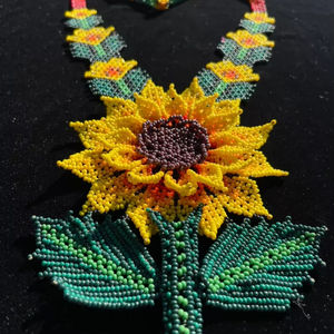 Collar de Moda con Cuentas Huichol, Collar con Flores, Joyería Indígena de Comercio Justo, Patrón Nativo, Regalo para Ella, Estilo Boho - Product Image 1