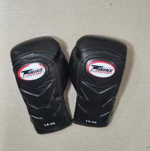 Guantes de Boxeo Negros Dobles de Alta Calidad con Logotipo Personalizado, para Entrenamiento y Combate, Antideslizantes, de Cuero Sintético que Absorbe la Humedad, MS-BG-494 - Product Image 1