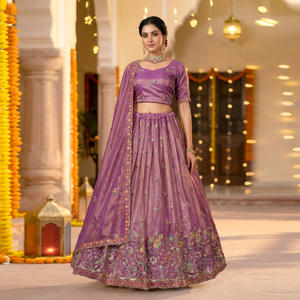 Lehenga Choli en soie Banarasi avec broderies, bordure détaillée et dupatta assorti pour les mariages et les occasions festives - Product Image 3