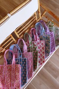 Bolsos Tote Mini Acolchados de Algodón |   Bolsa de Almuerzo con Estampado de Bloques |   Bolsa de Tela Reutilizable Pequeña |   Regalo Hecho a Mano para Ella - Product Image 2
