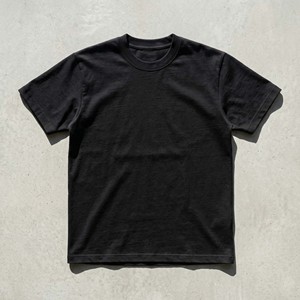 เสื้อยืดสตรีทแวร์สีดำล้วนคุณภาพสูงสำหรับผู้ชาย เนื้อผ้าหนา 100% คอตตอน ทรงหลวม สไตล์สตรีทแวร์พื้นฐาน - Product Image 2