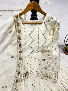 ชุดออกงานดีไซน์ใหม่ เสื้อและกางเกงพร้อมผ้าคลุมไหล่แฟนซีและงานปัก - Product Image 6