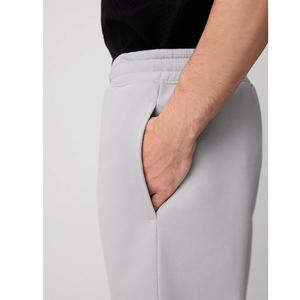 กางเกงขาสั้นผู้ชายผ้าฝ้ายสีทึบเอวยางยืดลำลองเอวกลางสีเทา - Product Image 3