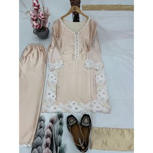 Conjunto de Fiesta para Mujer, Diseño de Alta Costura, Satén, Manga Larga, Top, Pantalón y Dupatta con Adornos de Perlas Hechos a Mano - Product Image 4