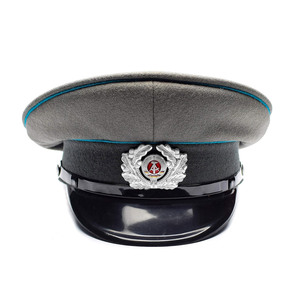 Elegante Gorra de Uniforme con Diseño Estilizado y Costuras Resistentes para Ocasiones Formales y Accesorios de Vestir - Product Image 1