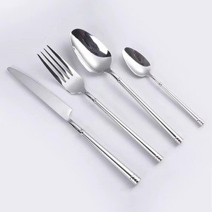 Ensemble de couverts personnalisés de créateur, les plus vendus, finition argentée, pour les cérémonies de mariage et les fêtes, objet décoratif - Product Image 1