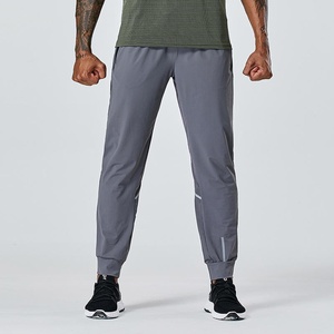 Pantalon de survêtement fuselé pour homme, anti-humidité, style cargo, en tissu tricoté de coton confortable pour la course et l'entraînement - Product Image 2