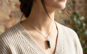 Pendentif en pyrite de haute qualité, style classique, pointe de cristal de quartz, collier en pierres précieuses, vente en gros pour la guérison - Product Image 5