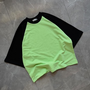 เสื้อยืดเบสบอลโอเวอร์ไซส์ผ้าวาฟเฟิลถักสีขาวอมน้ำตาล แขนสีดำ พิมพ์ลายกราฟิกสไตล์วินเทจบาโรกด้านหน้าและด้านหลัง ขายดีอันดับต้นๆ - Product Image 3