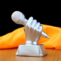 Prix personnalisé de la voix musicale Microphone en résine pour galvanoplastie/peinture Trophée de Microphone en or
