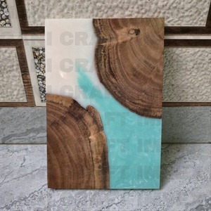 Tabla de Cortar y Servir de Madera y Resina Epoxi Hecha a Mano, Pulida y Duradera para Uso en el Hogar, Hoteles y Restaurantes - Product Image 2