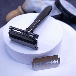 Rasoir de sécurité classique en acier inoxydable, rasoir de sûreté à double tranchant réutilisable en laiton à long manche, rasoir de sûreté à long manche pour le soin de la peau - Product Image 1