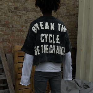 เสื้อยืดโอเวอร์ไซส์ทรงบ็อกซี่แบบดิสเทรสสีดำขาว ตัดเย็บปักลายตามสั่ง OEM เสื้อยืดเนื้อหนาสำหรับผู้ชาย - Product Image 1