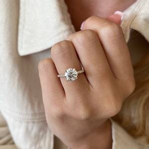 Bague en diamant de laboratoire rond brillant de 2 carats, bague de fiançailles avec halo caché de 2 carats, or 14 carats, certifiée IGI - Product Image 6