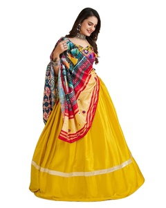 Kutchi Bharat bordado Color amarillo Gujarati Las mujeres usan Chaniya Choli festivo de alta calidad a un precio asequible - Product Image 1