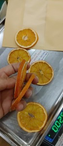 Fournisseur vietnamien de tranches d'orange jaunes séchées pour la cuisine, la pâtisserie et le thé, 100% naturelles, déshydratées, épaisseur 3/4 mm - Product Image 5