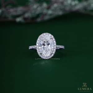 แหวนหมั้นเพชรทรงวงรี LUMERA ประดับเพชรรอบเพชร แพลตตินั่ม คลาสสิกสำหรับผู้หญิง ได้รับการรับรองจาก GIA - Product Image 2