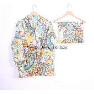 Conjunto de pijama de algodón ligero estampado a mano para mujer, tela suave y transpirable, ideal para relajarse, dormir y uso casual. - Product Image 3