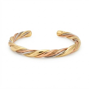 Pulsera de Cable Trenzado Tricolor Chapada en Oro al por Mayor, Brazalete Trenzado de Acero Inoxidable de Tres Tonos Resistente al Deslustre para Mujer - Product Image 1