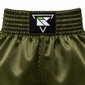 Shorts de boxe thaïlandaise en satin vert olive pour hommes avec logo imprimé sur le devant pour l'entraînement et la compétition de Muay Thai et de kickboxing - Product Image 4