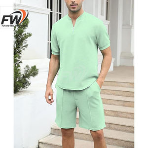 Conjunto de verano informal de 2 piezas para hombre, de punto, de alta calidad, transpirable, con camiseta de manga corta y pantalones cortos. - Product Image 5
