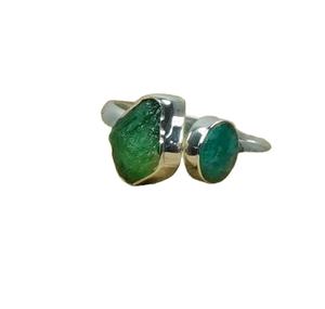 Anillo Fino de Plata de Ley 925, Hecho a Mano, con Esmeralda Verde Rugosa, Joyería para Regalo - Product Image 1