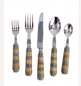 Ensemble de couverts de style bohème avec manches en bambou tressé, couverts en acier inoxydable, compatibles lave-vaisselle, utilisation en camping et en extérieur - Product Image 1