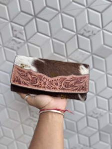 Nouvel Arrivage Portefeuille en Cuir de Vachette Gravé à la Main Multi-usages Style Western, Pochette Téléphone et Porte-cartes - Product Image 3