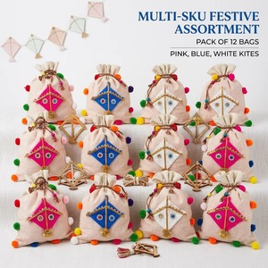 Sacs Potli en jute traditionnels faits à la main pour Makar Sankranti et Diwali avec pompons et fermeture à cordon, en provenance du Rajasthan - Product Image 4